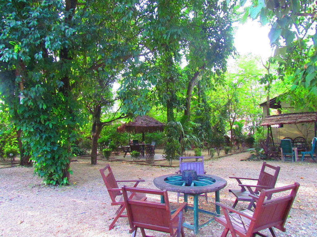 Chitwan Gaida Lodge 索拉哈 外观 照片